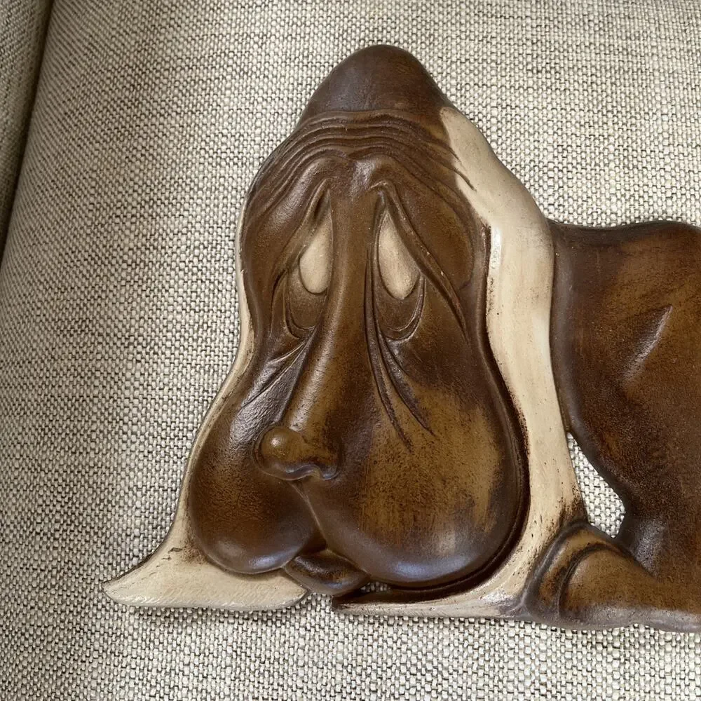 2 Vintage Sexton 1967 1206 Basset Hound Dogs Cast Metal Wall Plaques Brown Tan